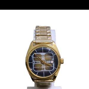 Seiko Gold and Black Men’s Date Bracelet Watch